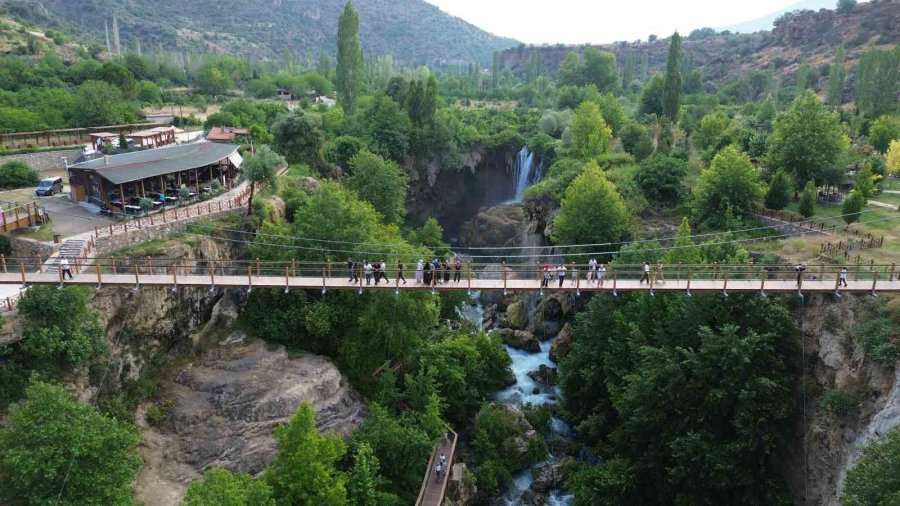 Yerköprü Şelalesi Ziyaretçilerin Uğrak Noktası Oldu