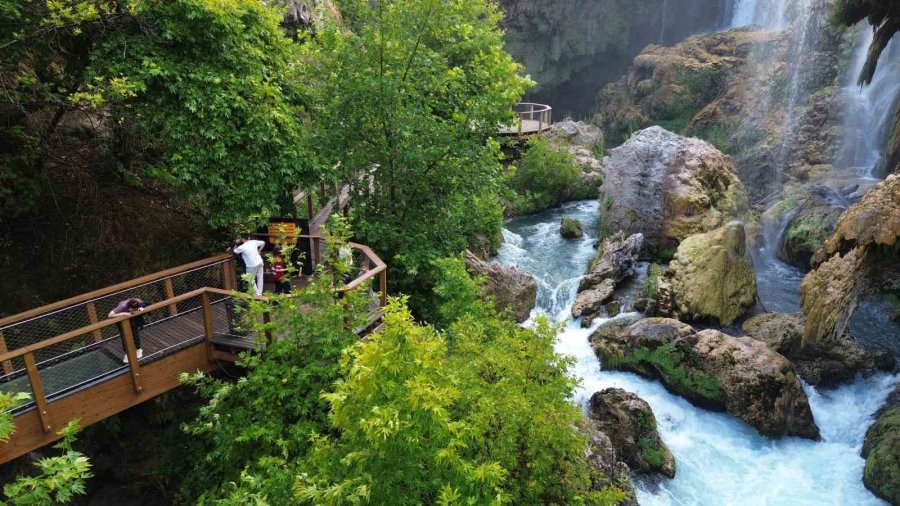Yerköprü Şelalesi Ziyaretçilerin Uğrak Noktası Oldu