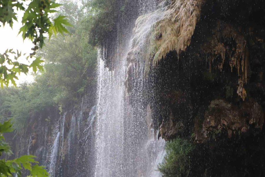 Yerköprü Şelalesi Ziyaretçilerin Uğrak Noktası Oldu