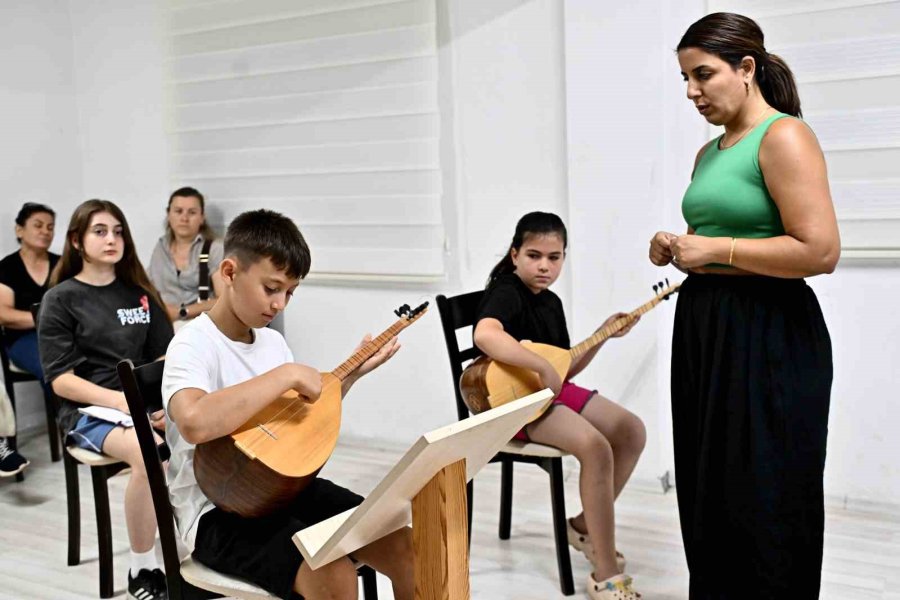 Bağlamanın Sesi Değirmenönü’nde Yankılanıyor