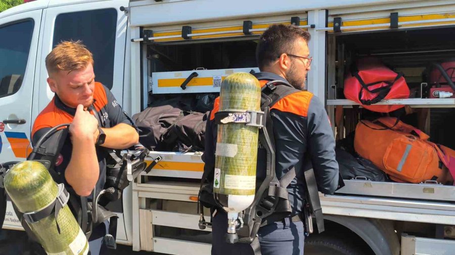 Otel Odasında Ölü Bulundu, Yanındaki Maddeler Ekipleri Alarma Geçirdi