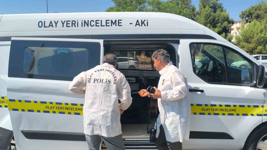Otel Odasında Ölü Bulundu, Yanındaki Maddeler Ekipleri Alarma Geçirdi