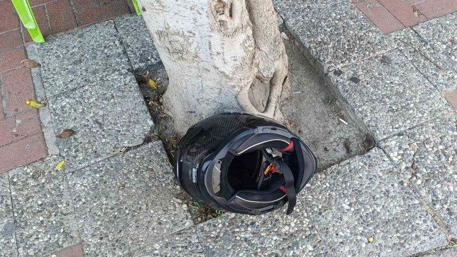Otomobil İle Çarpışan Motosikletli Metrelerce Havaya Savruldu