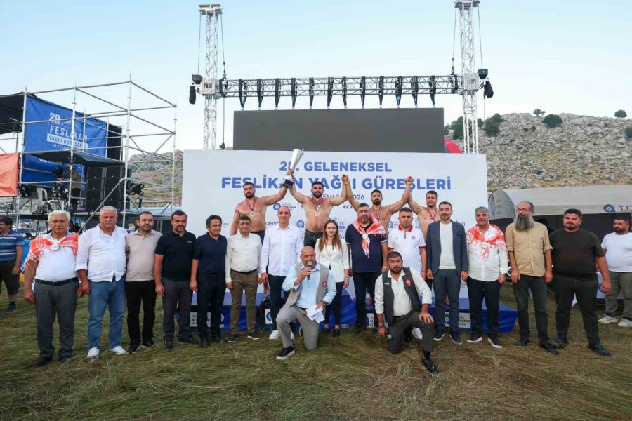 Feslikan Yağlı Pehlivan Güreşleri’ni Başpehlivan Erkan Taş Kazandı