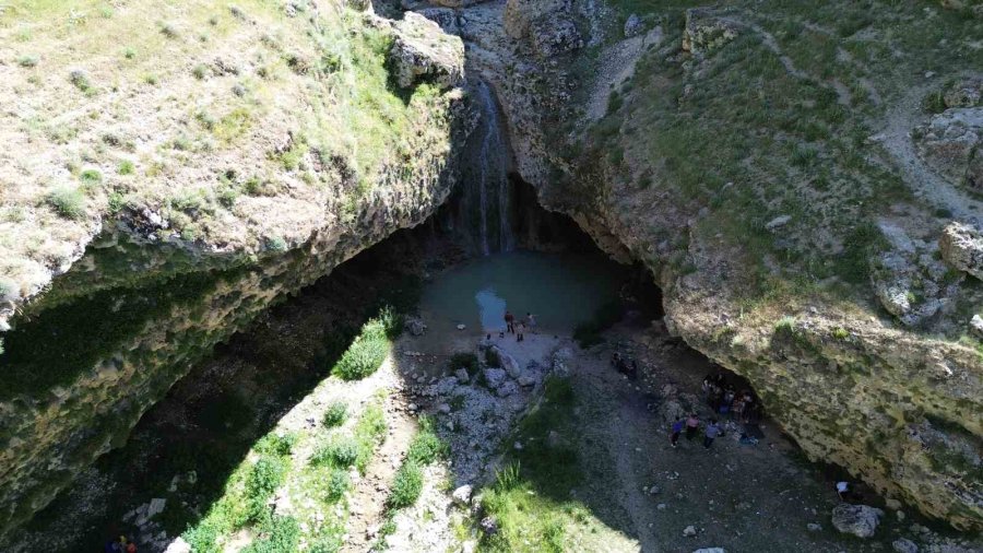 Karaman’da Akpınar Şelalesi Yeniden Akmaya Başladı