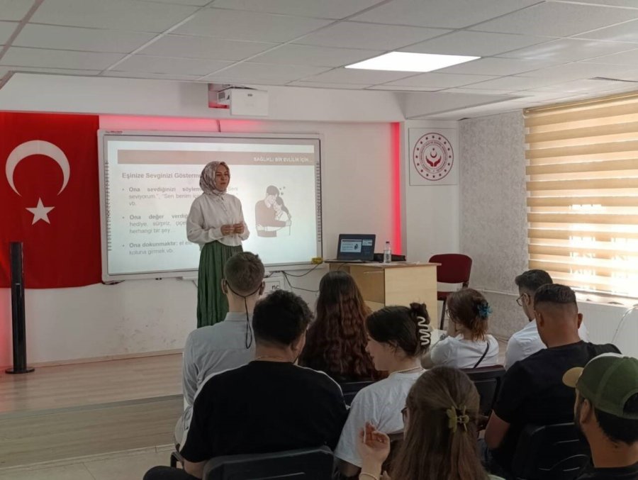 Aksaray’da Çiftlere Evlilik Öncesi Eğitim Veriliyor