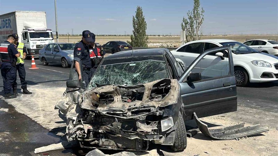 Aksaray’da Otomobil Vince Arkadan Çarptı: 3 Yaralı