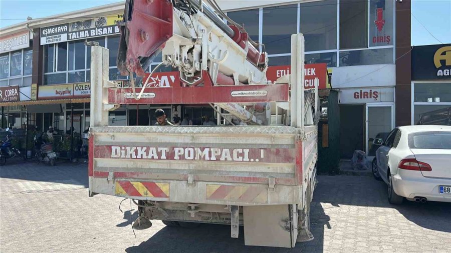 Aksaray’da Otomobil Vince Arkadan Çarptı: 3 Yaralı