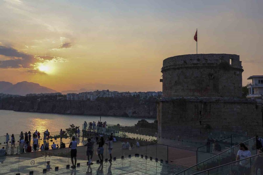 Hıdırlık Kulesi Yeniden Antalyalılarla Buluştu