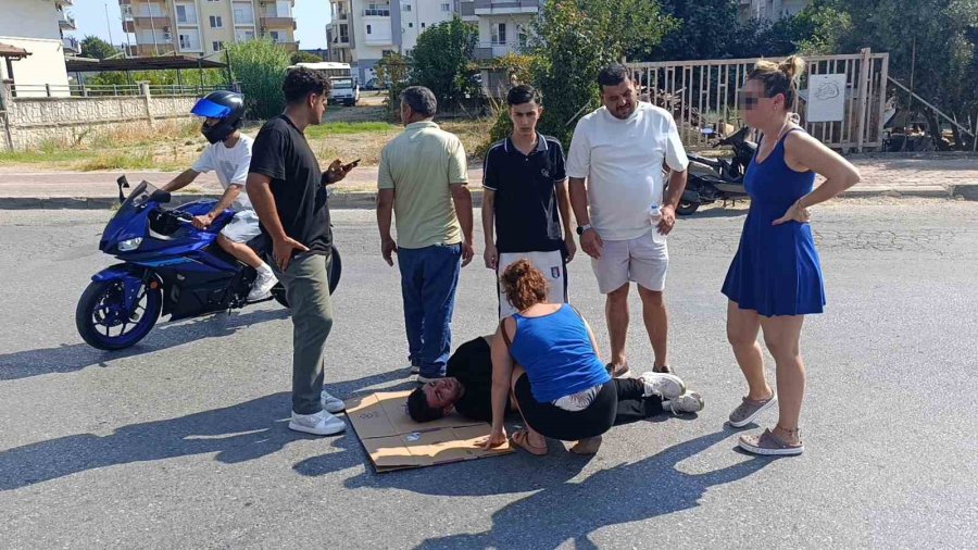 Otomobil Motosiklete Çarptı, Otomobildeki Yolcu Yaralıyı Bırakıp Gazeteciyle Uğraştı