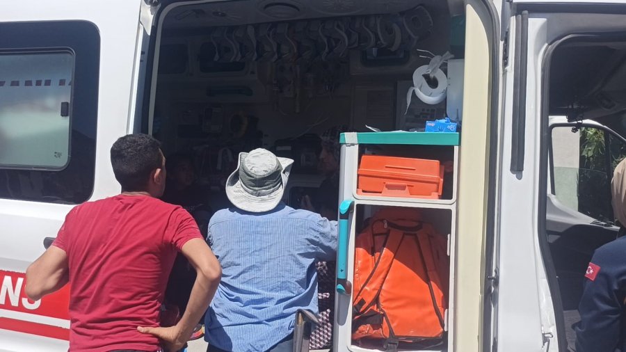 Evde Yangın Çıktı, Kilitli Kalan 5 Çocuk Kurtarıldı