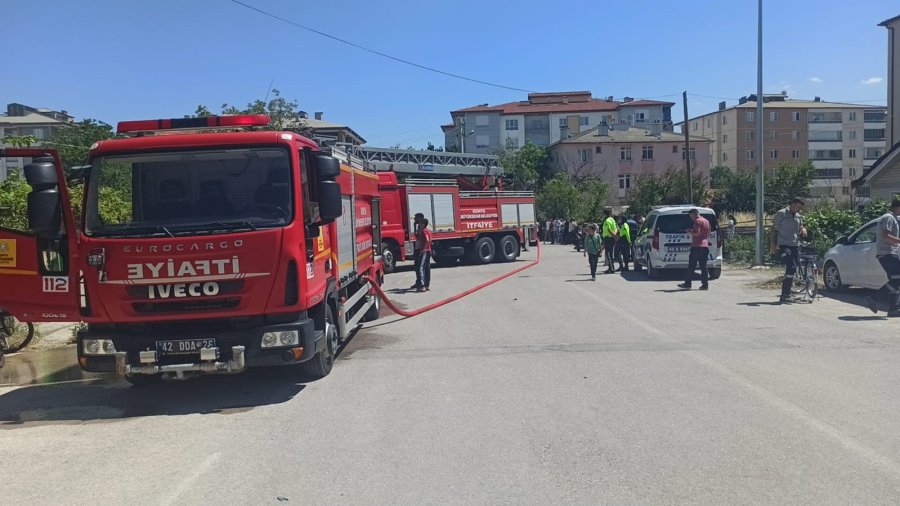 Evde Yangın Çıktı, Kilitli Kalan 5 Çocuk Kurtarıldı