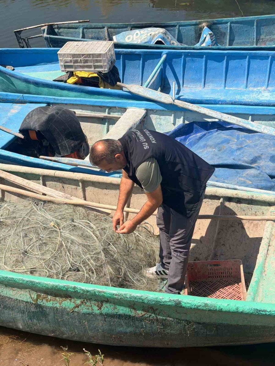 Beyşehir Gölü’nde Ağlar Ve Balık Boyları Mercek Altında