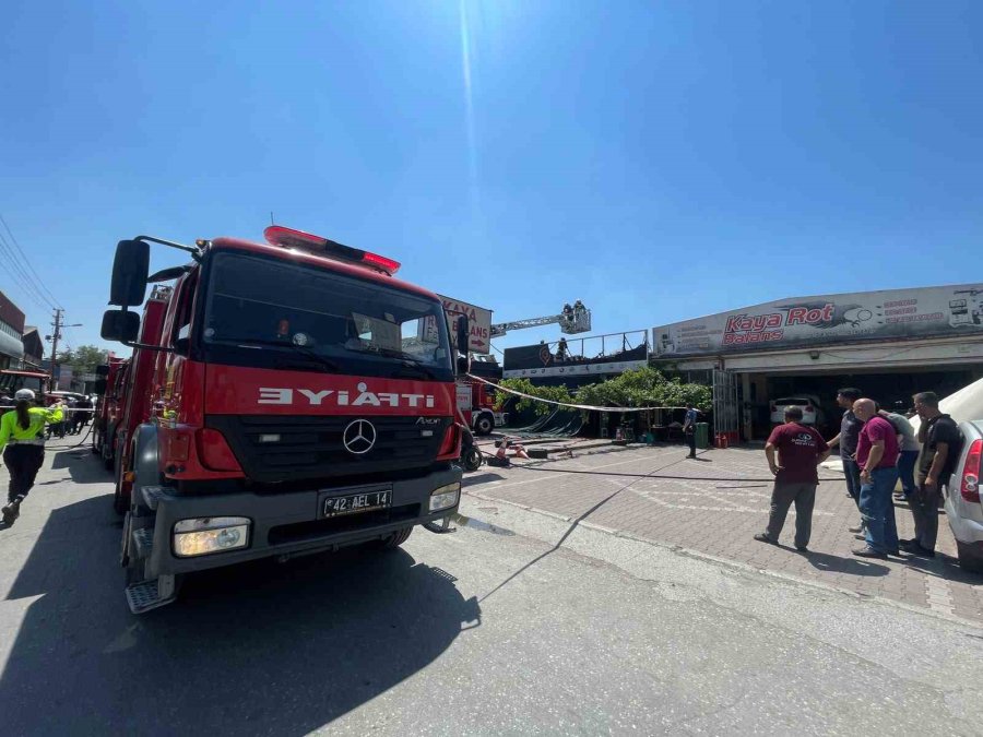 Konya’da İş Yerinde Çıkan Yangın Paniğe Neden Oldu