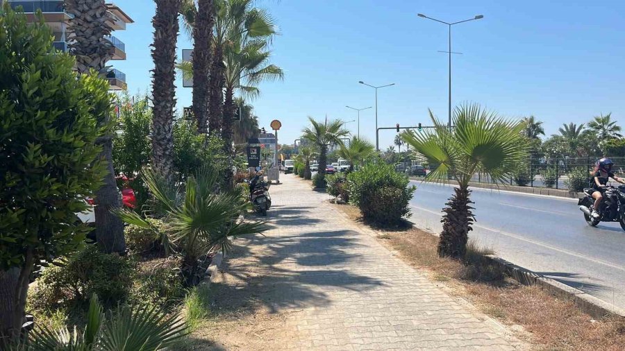 Otelin Önüne Bıraktığı Motosikleti Sabah Göremeyince Hırsızlığı Güvenlik Kamerasından Gördü