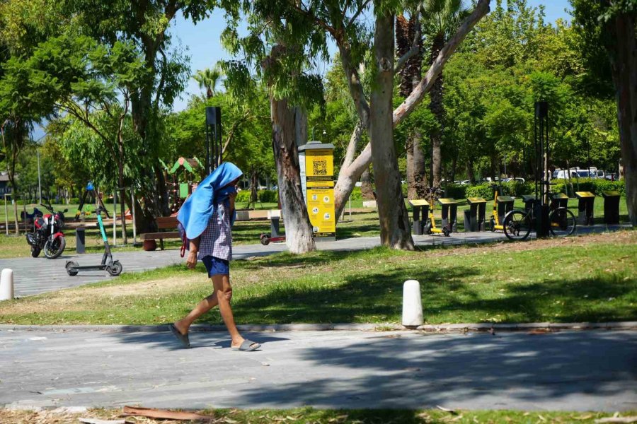 Antalya’da Termometreler 44 Dereceyi Gördü