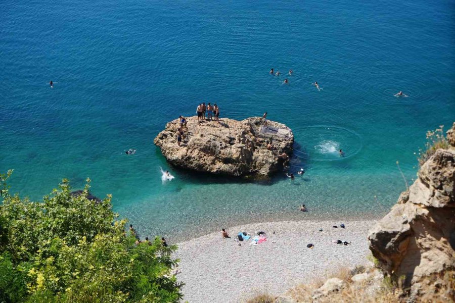 Antalya’da Termometreler 44 Dereceyi Gördü