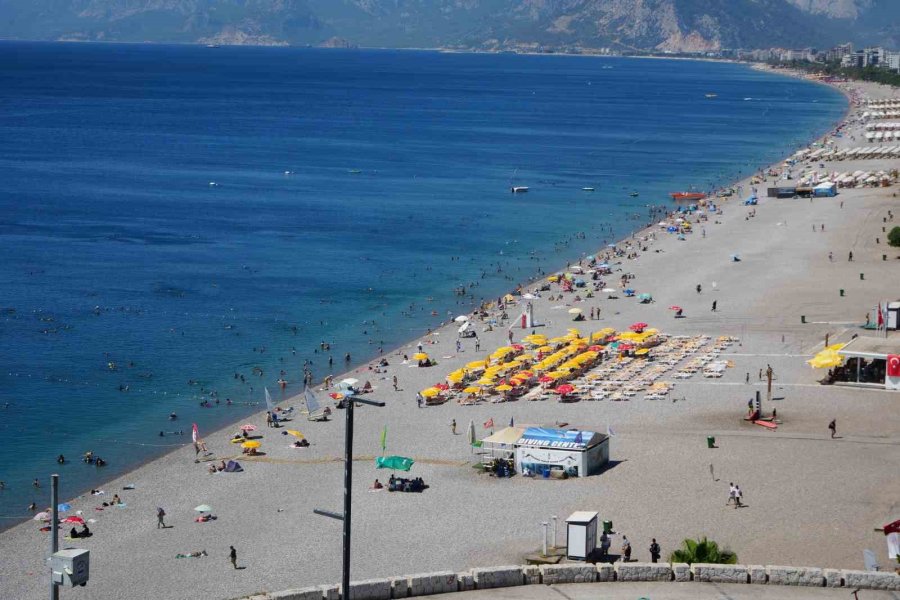 Antalya’da Termometreler 44 Dereceyi Gördü