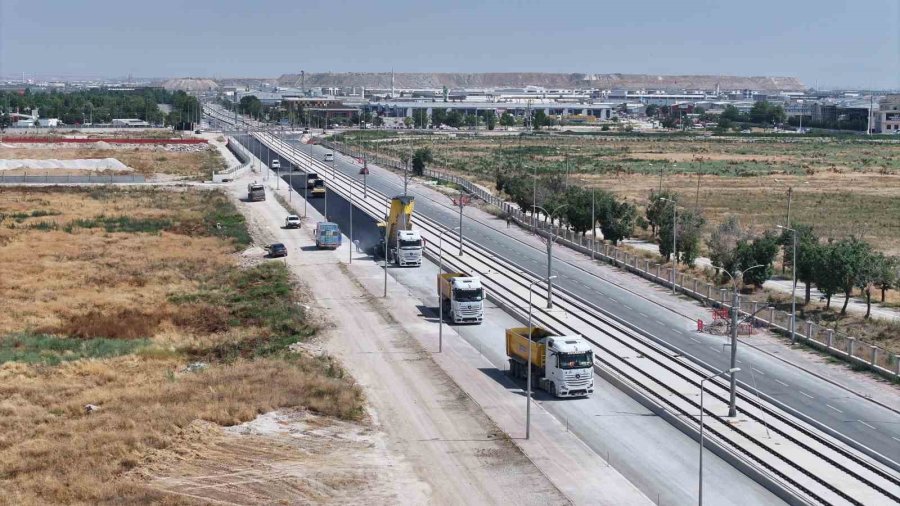 Konya Büyükşehir, ’şehir Hastanesi-yeni Sanayi Sitesi’ Tramvay Hattı Güzergahındaki Bölgelerin Yol Altyapısını Güçlendiriyor