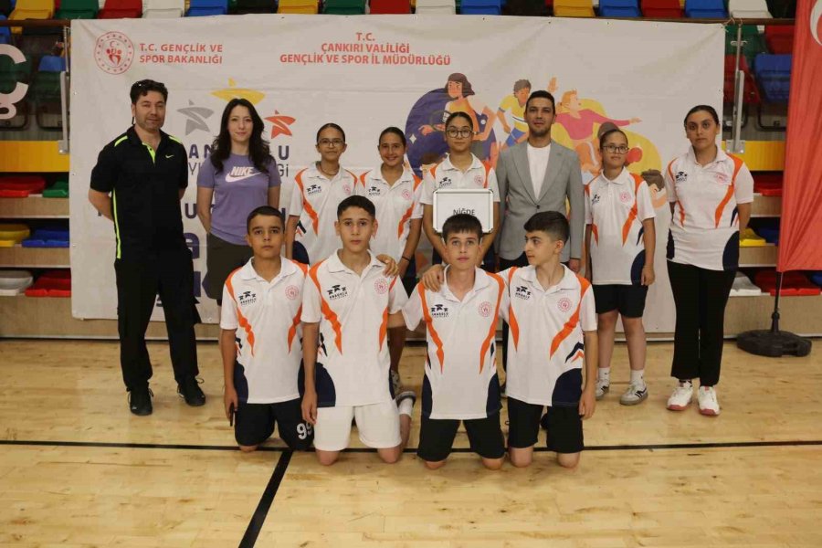 Niğde Erkek Badminton Takımı Şampiyon Oldu