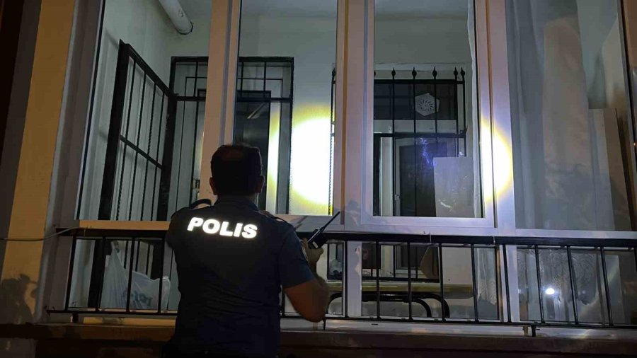 Haber Alınamayan Komşu Ekipleri Alarma Geçirdi