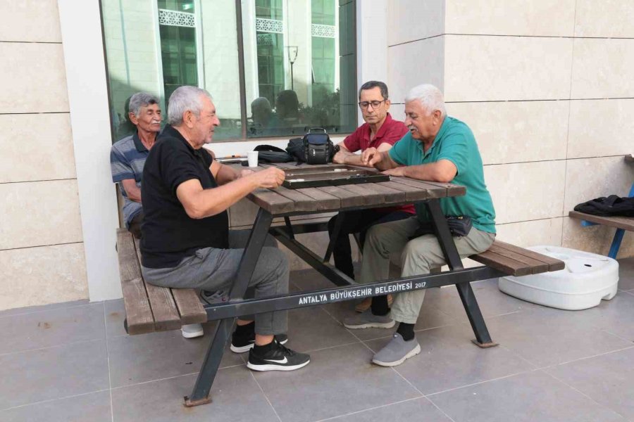 Yaz Sıcaklarında Yaşlılara Sağlıklı Yaşam Önerisi