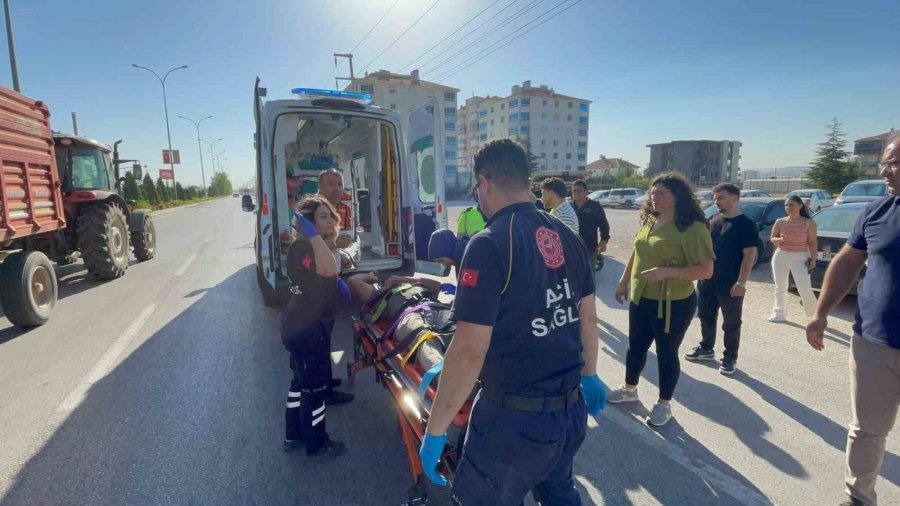 Karaman’da Hafif Ticari Araçla Çarpışan Motosikletin Sürücüsü Yaralandı