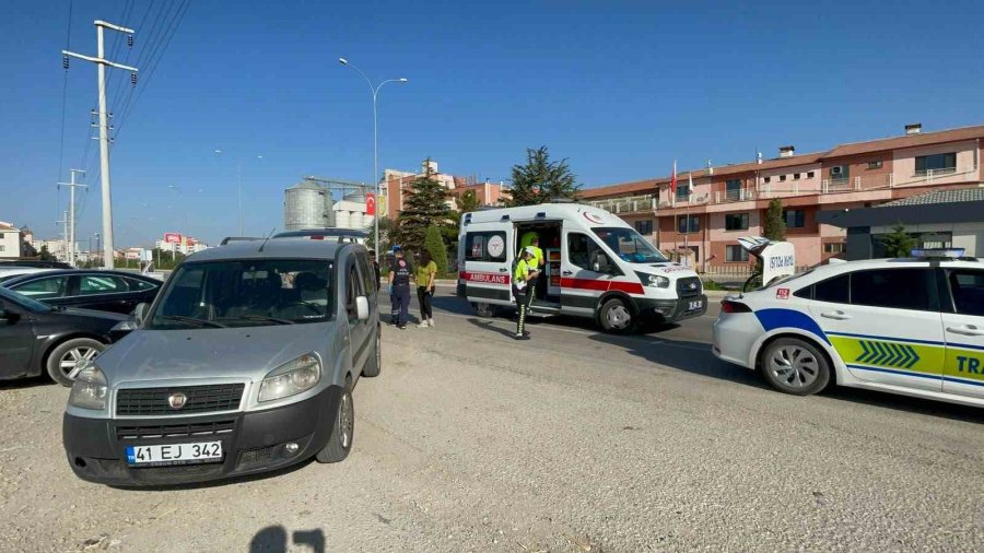 Karaman’da Hafif Ticari Araçla Çarpışan Motosikletin Sürücüsü Yaralandı