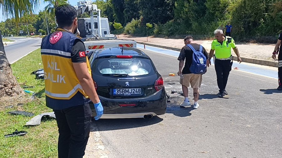Evlilik Teklifine Giderken Kaza Yaptı, Yüzük Ve Çiçeği Bulmadan Hastaneye Gitmedi