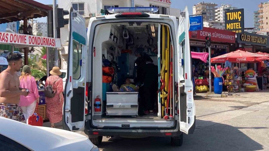Mersin’de Otelde Yangın: 9 Kişi Dumandan Etkilendi