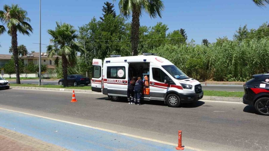 Evlilik Teklifine Giderken Kaza Yaptı, Yüzük Ve Çiçeği Bulmadan Hastaneye Gitmedi