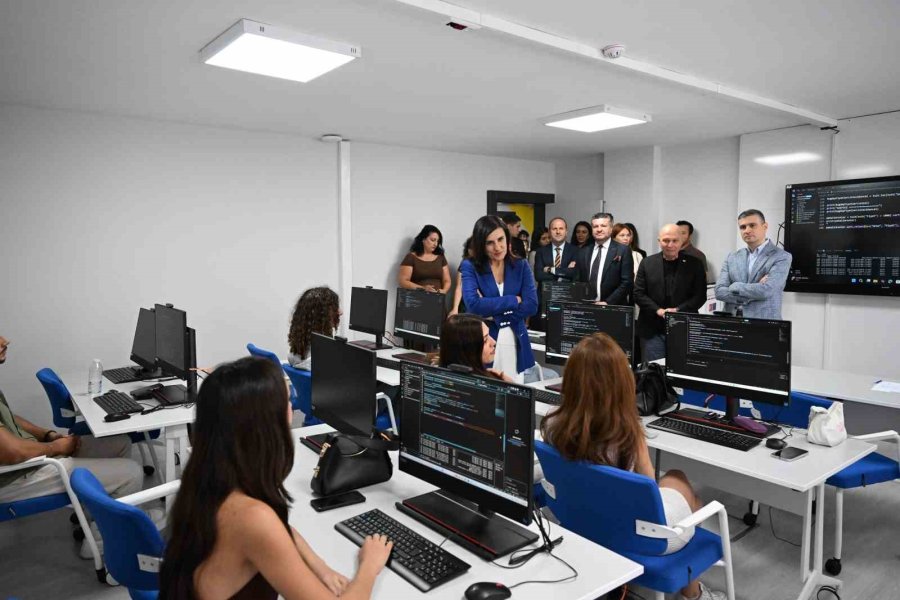Antalya Dijital Gençlik Merkezi (digem) Açıldı
