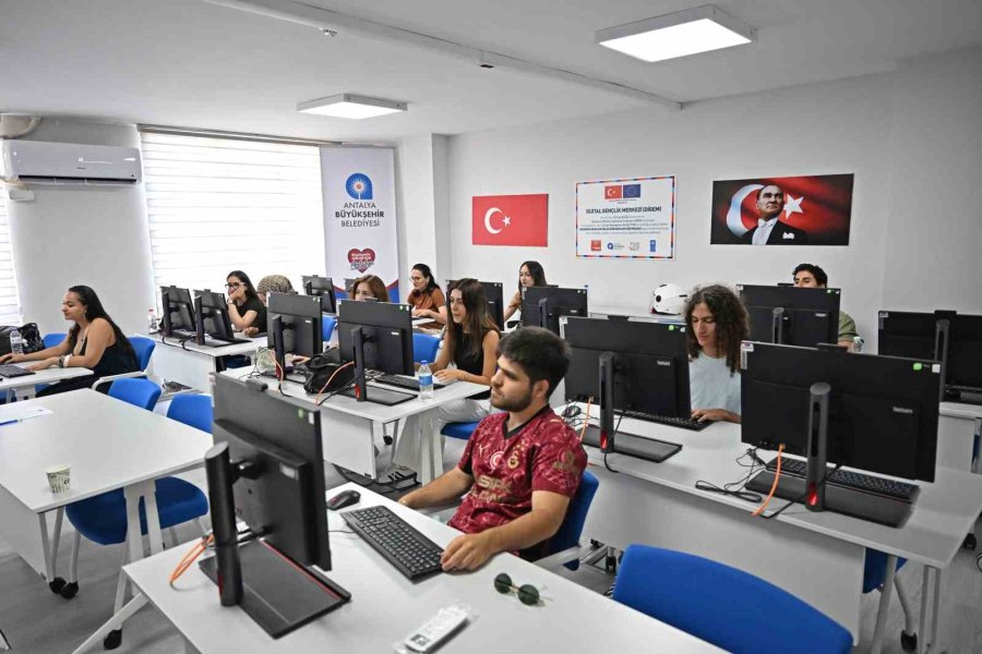 Antalya Dijital Gençlik Merkezi (digem) Açıldı