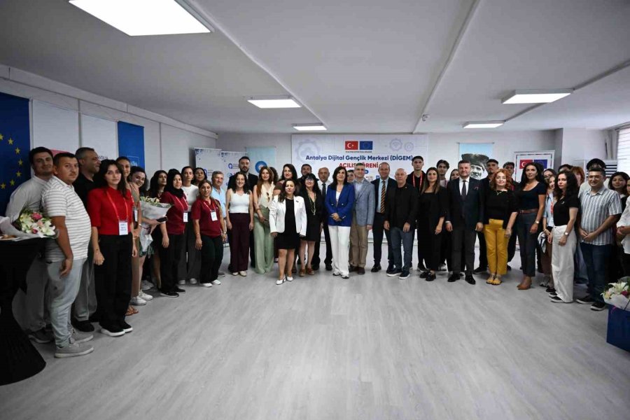 Antalya Dijital Gençlik Merkezi (digem) Açıldı