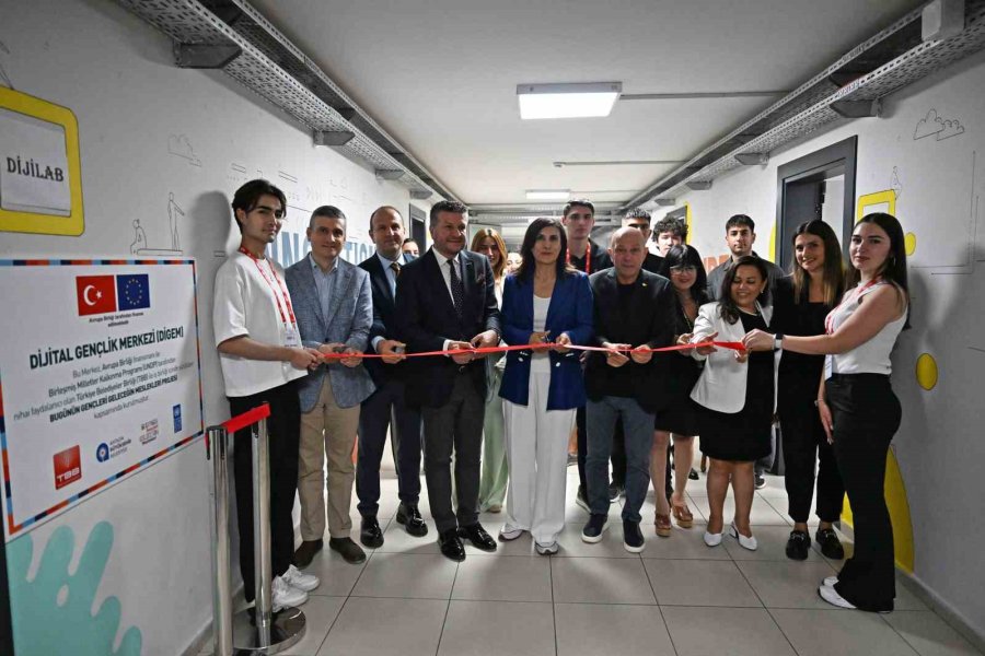 Antalya Dijital Gençlik Merkezi (digem) Açıldı