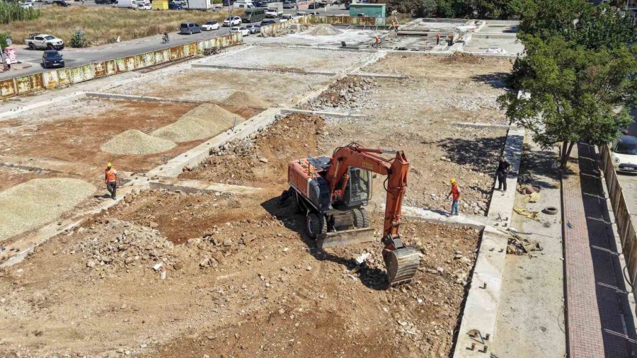 Muratpaşa, Raket Sporlarının Yeni Merkezini Kuruyor