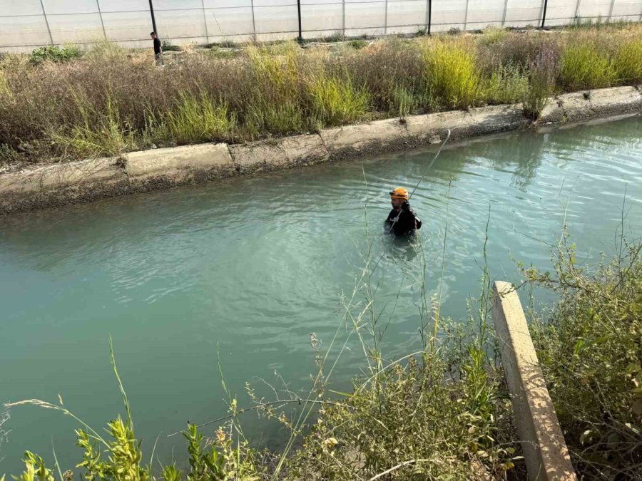 Sulama Kanalı Kenarında Eşyaları Bulunan Sera İşçisini Arama Çalışmaları İkinci Günde De Sürüyor