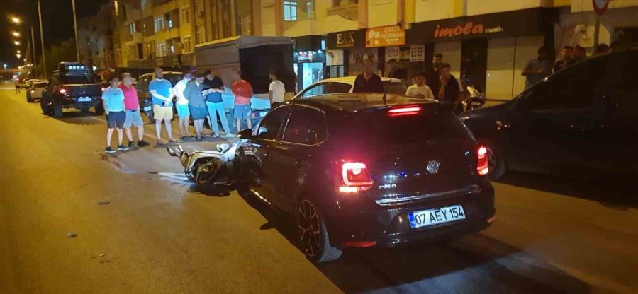 Antalya’da Otomobil İle Motosikletin Çarpıştığı Kazada 1 Kişi Yaralandı