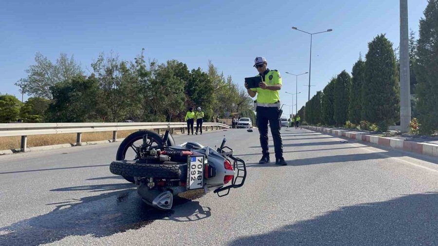 Karaman’da Otomobille Çarpışıp Devrilen Motosikletin Sürücüsü Yaralandı
