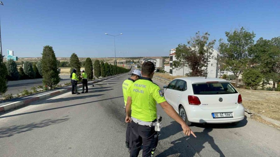 Karaman’da Otomobille Çarpışıp Devrilen Motosikletin Sürücüsü Yaralandı