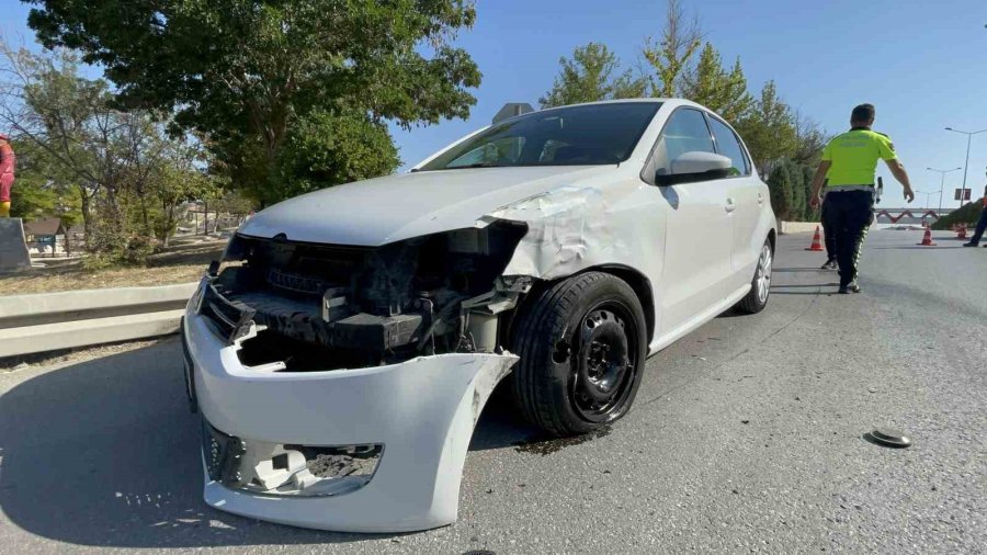 Karaman’da Otomobille Çarpışıp Devrilen Motosikletin Sürücüsü Yaralandı