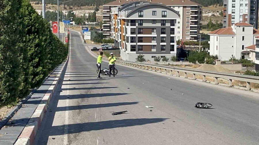 Karaman’da Otomobille Çarpışıp Devrilen Motosikletin Sürücüsü Yaralandı