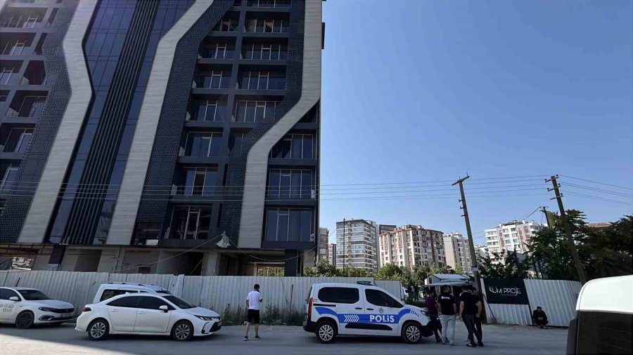 İnşaatın Yedinci Katında Yük Asansöründen Düşen Usta Öldü