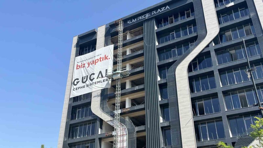 İnşaatın Yedinci Katında Yük Asansöründen Düşen Usta Öldü
