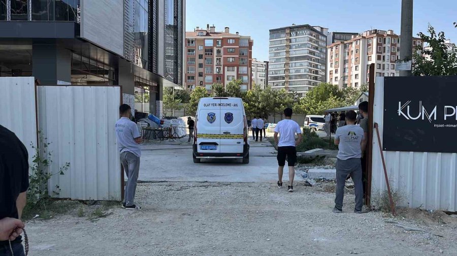 İnşaatın Yedinci Katında Yük Asansöründen Düşen Usta Öldü