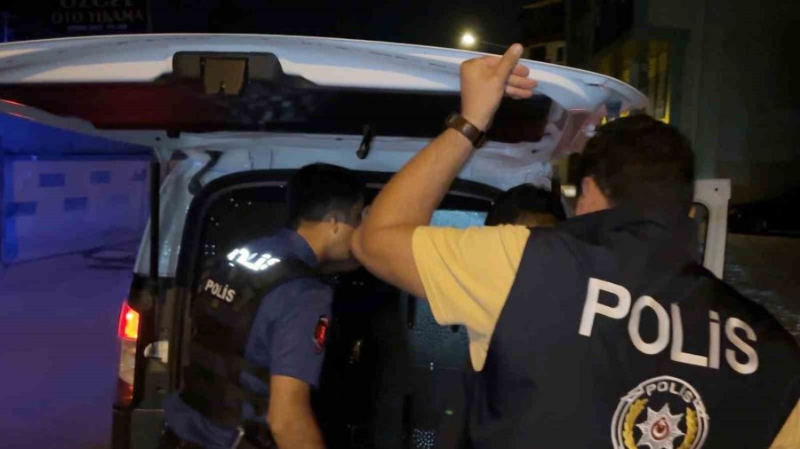 Polisin Ehliyet Ve Kimlik İstediği Alkollü Sürücü, "150 Tl Param Var" Dedi