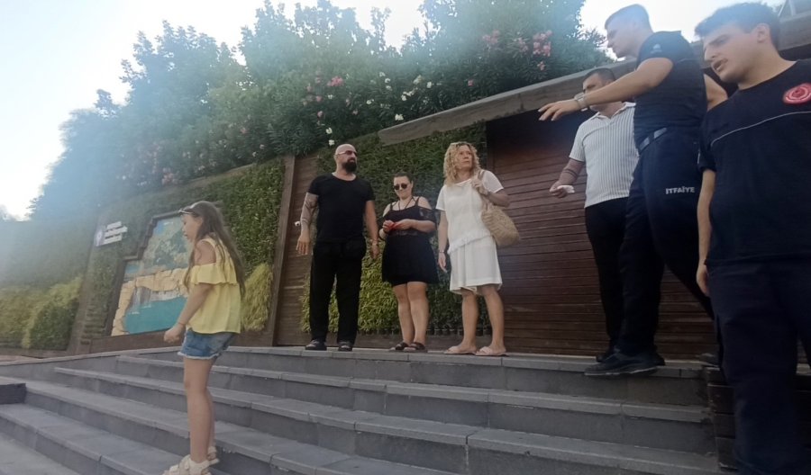 Antalya’da Asansör Paniği: 5’i Turist 11 Kişi Mahsur Kaldı