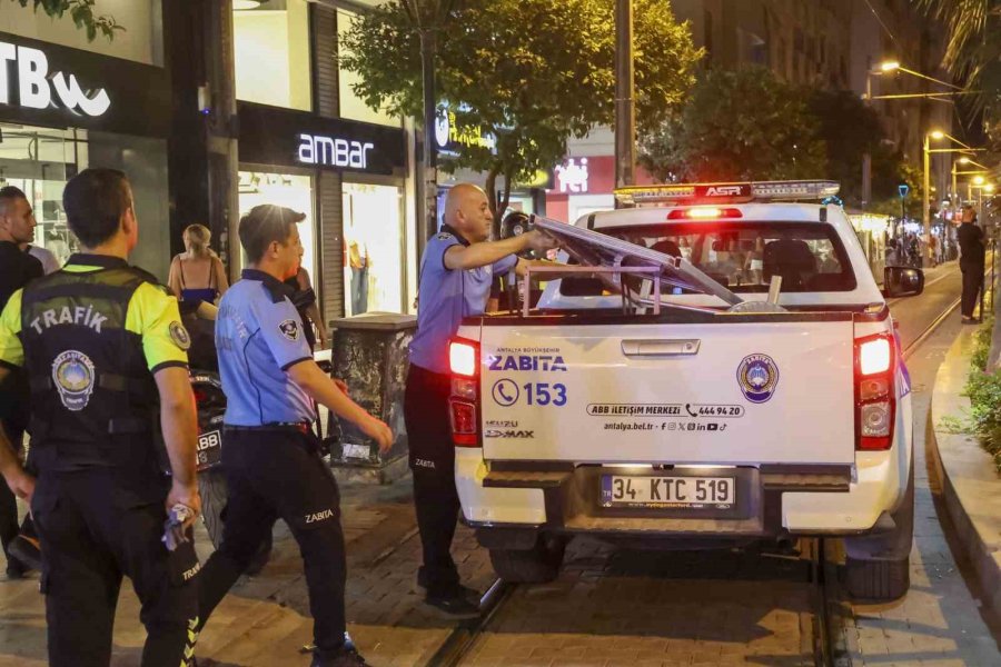 Büyükşehir Zabıtasından Kaldırım İşgallerine Sıkı Denetim