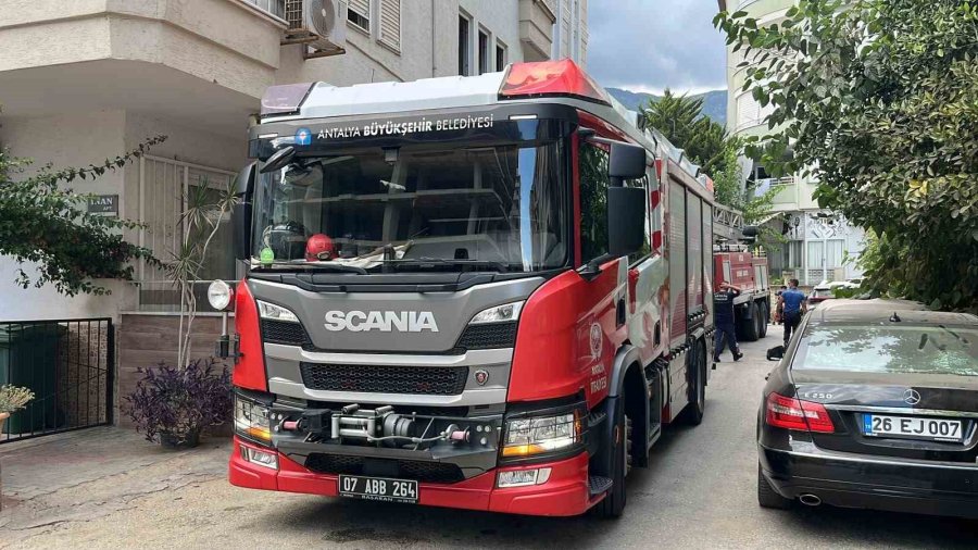 Alanya’da Apartman Dairesinin Mutfağında Çıkan Yangın Korkuttu