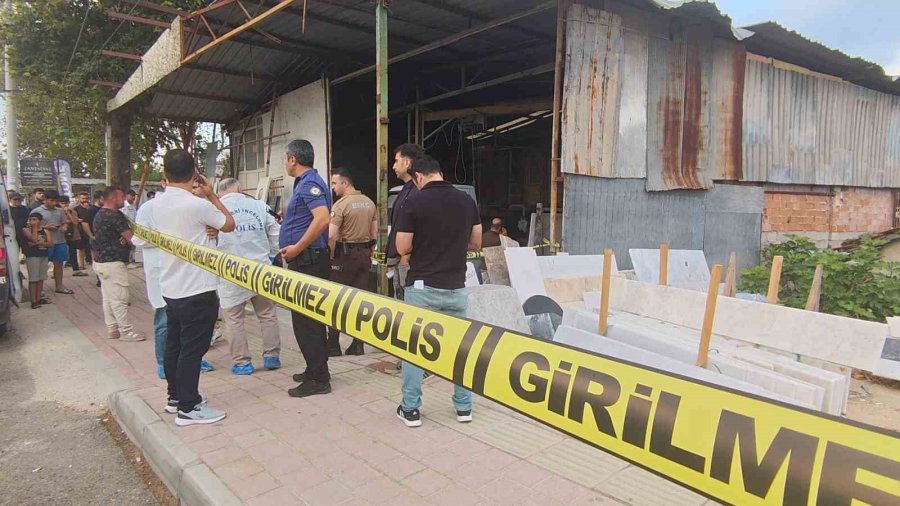 Atölyede Başını Mermere Çarpan Genç Kadın Hayatını Kaybetti